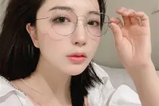 揭秘新潮吃瓜文化：与美女瓜友一起畅聊娱乐圈的八卦新天地